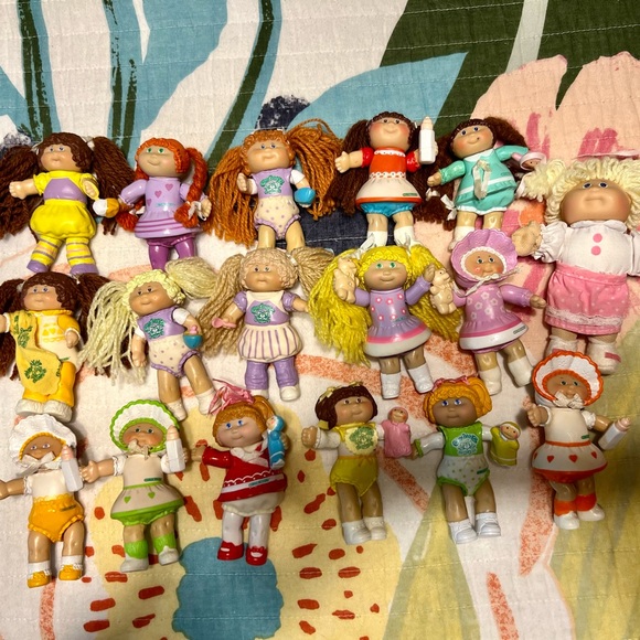 VINTAGE LOT OF 17 CABBAGE PATCH KIDS — 1980’s - Picture 1 of 12
